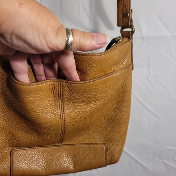 Fossil Crossbody Purse Bucket Bag Fiona Lt. Tan  SHB 1526 Cowhide Leather 8X11X4 - Picture 4 of 10